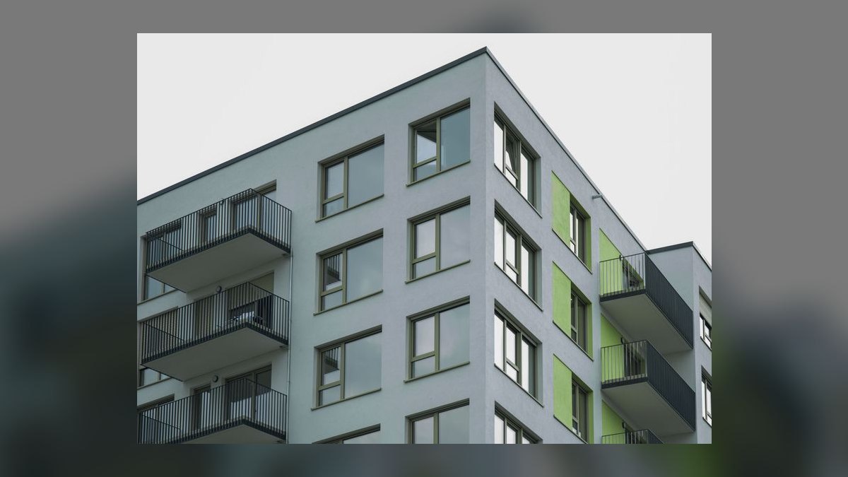What is the best architecture for multi-tenant AI applications — figure 10