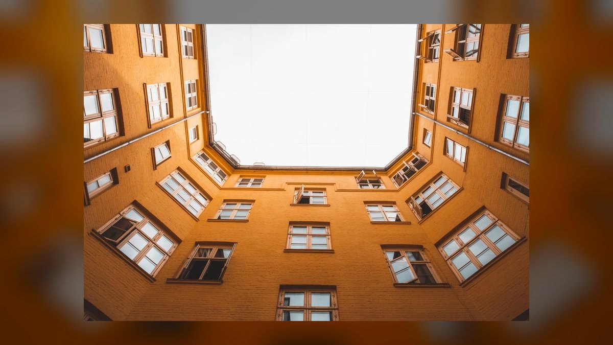 What is the best architecture for multi-tenant AI applications — figure 8