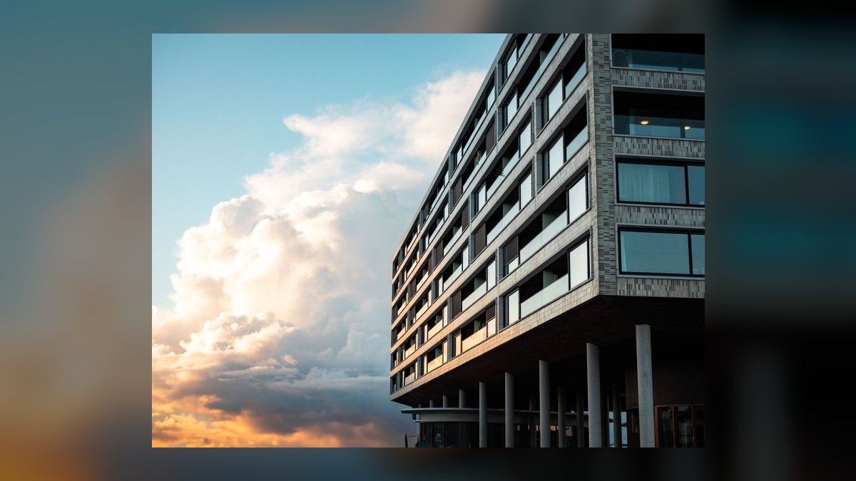 What is the best architecture for multi-tenant AI applications — figure 9
