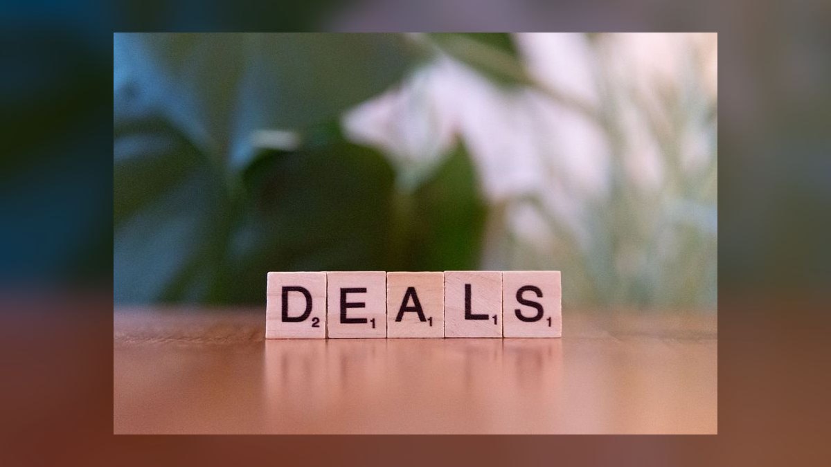 How do you negotiate committed-use discounts for GPU cloud contracts in 2027 — figure 8