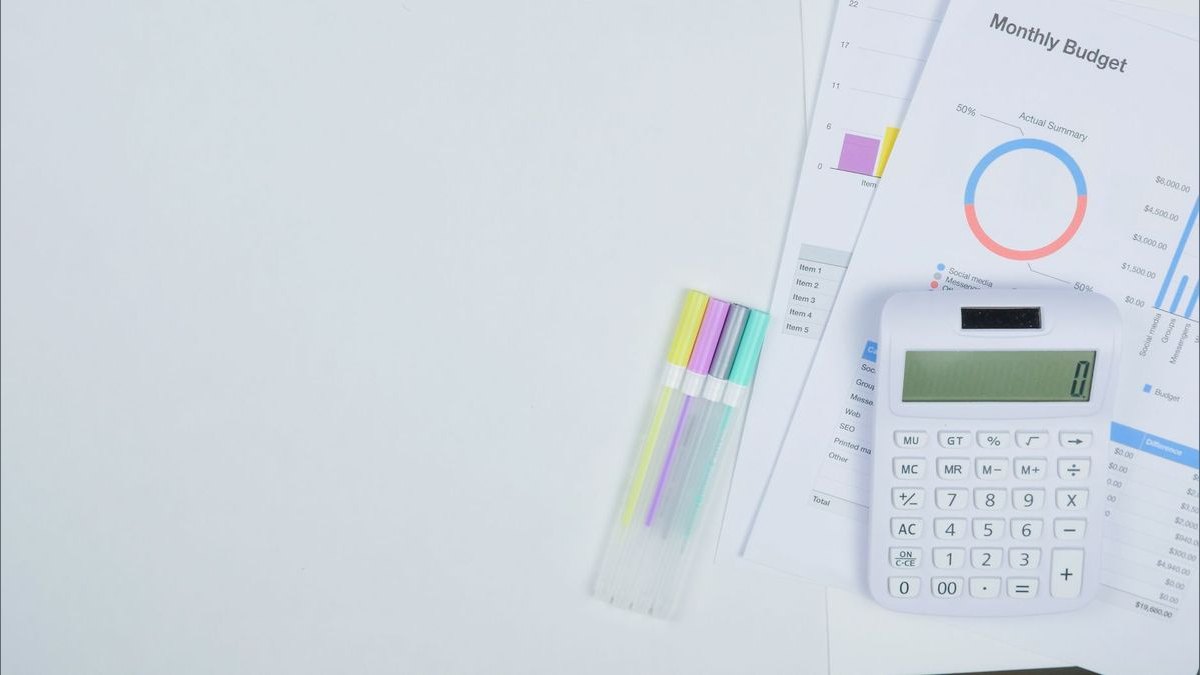 How Do I Budget an Optometry Office With an On-Site Lab?