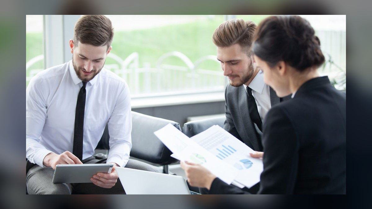 Should I hire a tenant rep broker to oversee my buildout or manage it myself — figure 3