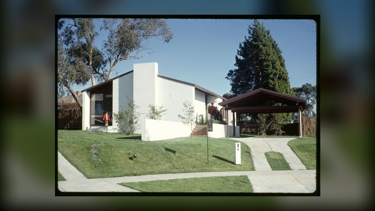 Should I hire an architect before or after I sign the lease for a buildout — figure 5