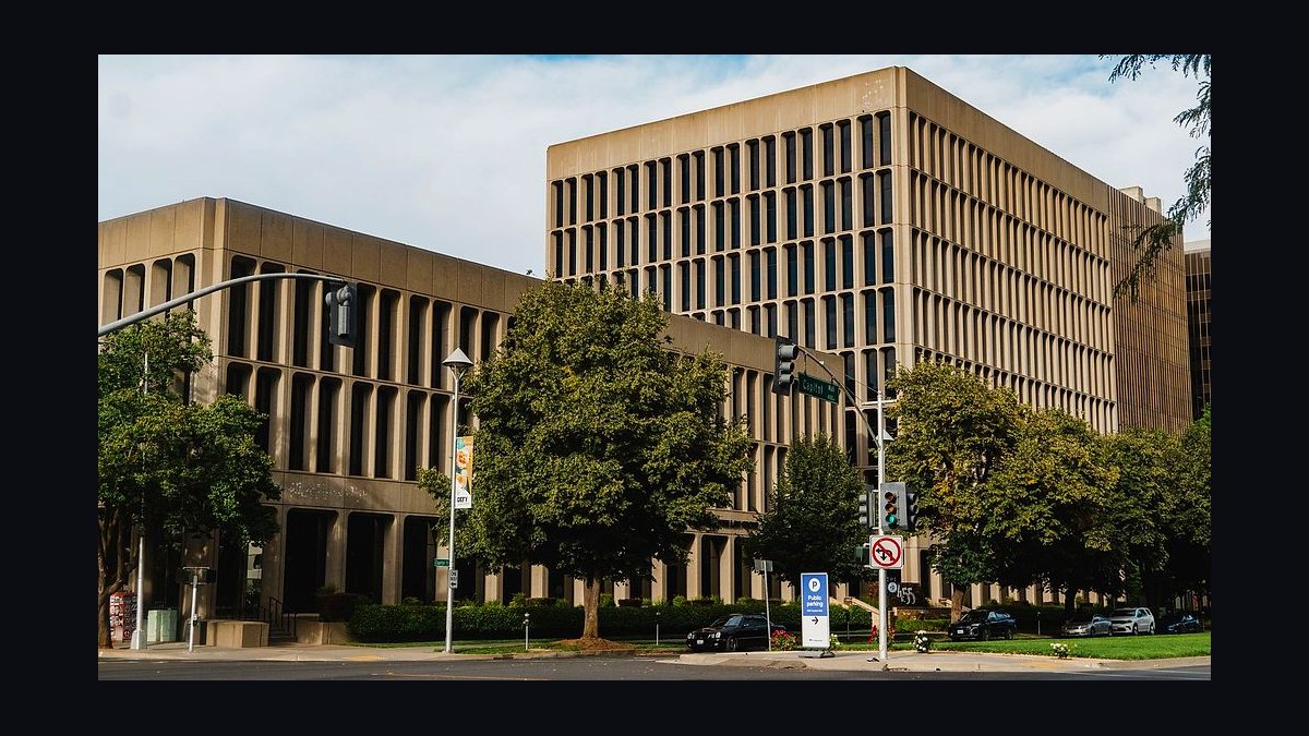 What are the tax implications of taking TI cash versus amortized rent in 2027?