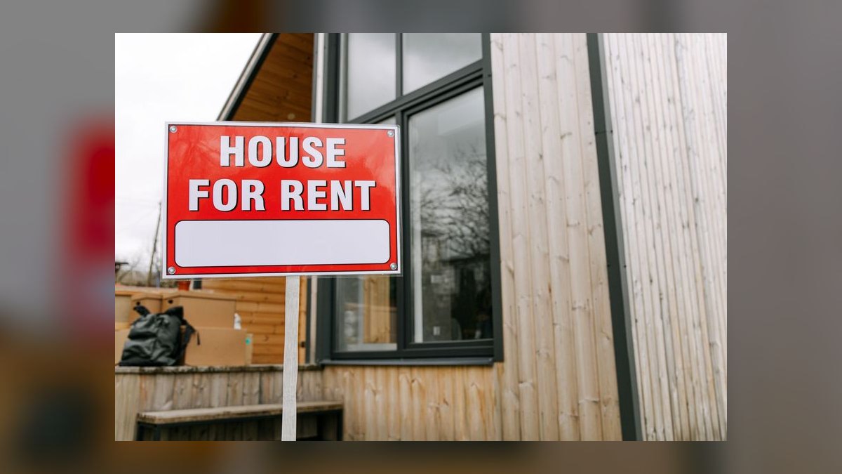How do I negotiate a rent credit if the landlord delays the buildout completion date — figure 2