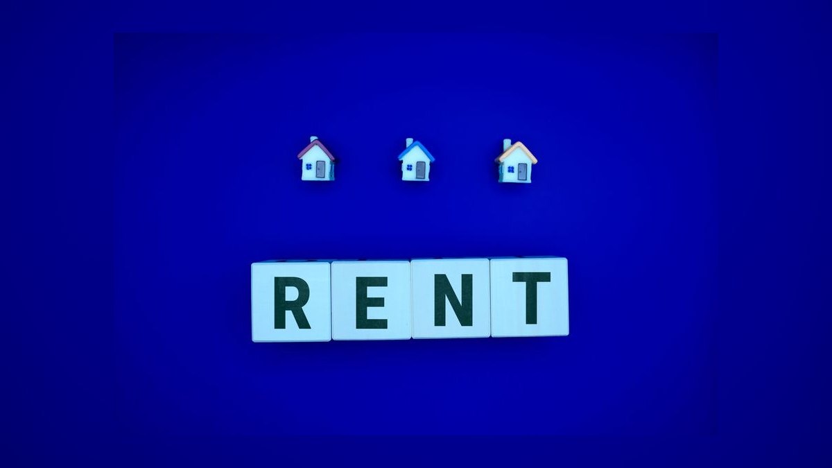 How do I negotiate a rent credit if the landlord delays the buildout completion date — figure 3