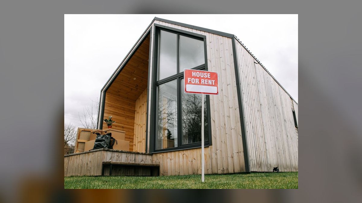How do I negotiate a rent credit if the landlord delays the buildout completion date — figure 4
