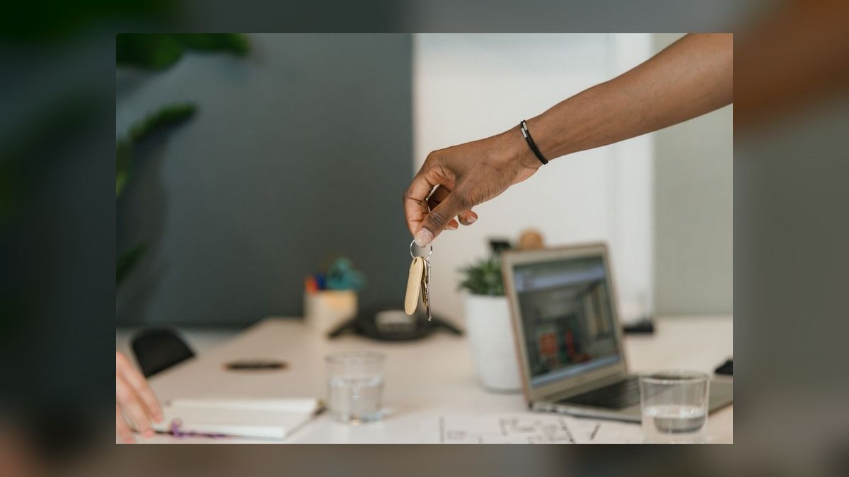 How do I negotiate a rent credit if the landlord delays the buildout completion date — figure 7