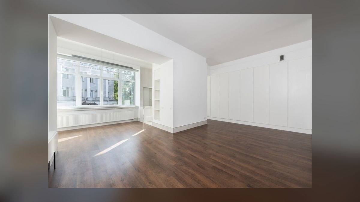 What’s the cheapest flooring option that still meets landlord base building standards in 2027 — figure 2