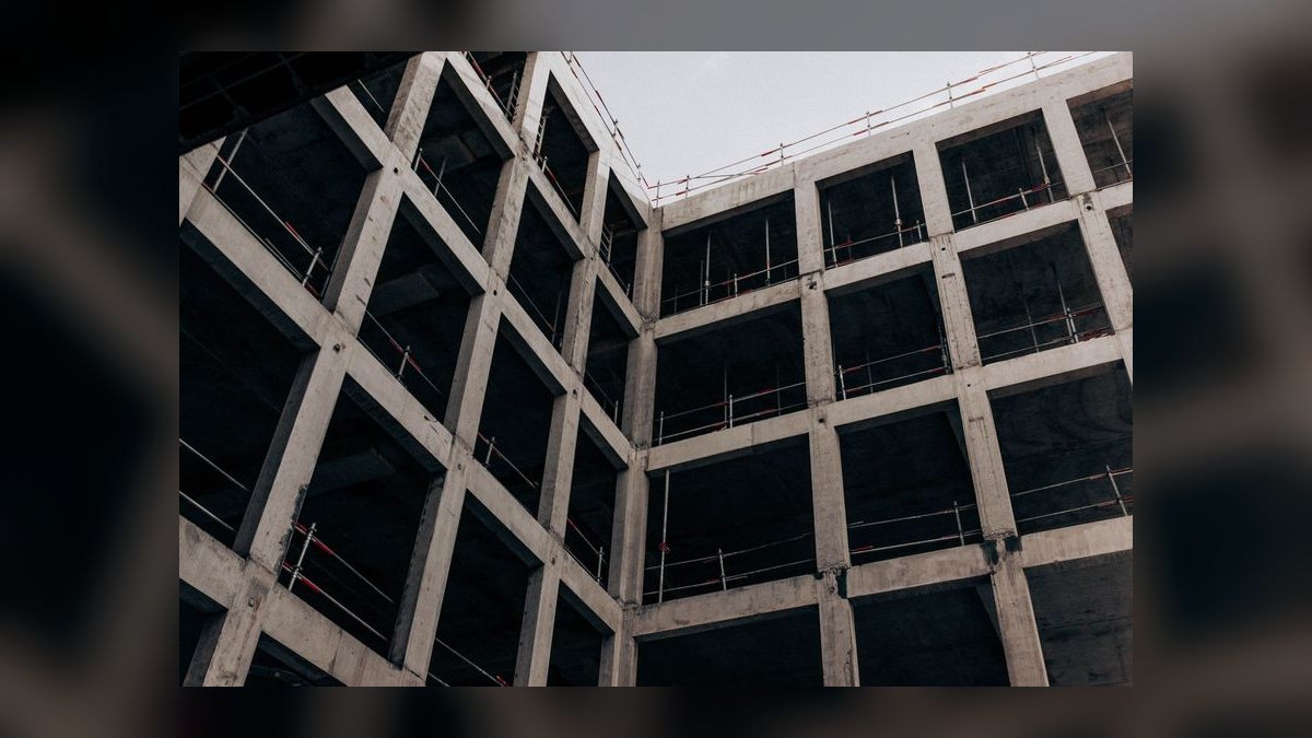 How do I structure a redevelopment deal where the tenant pays for the building skin — figure 8