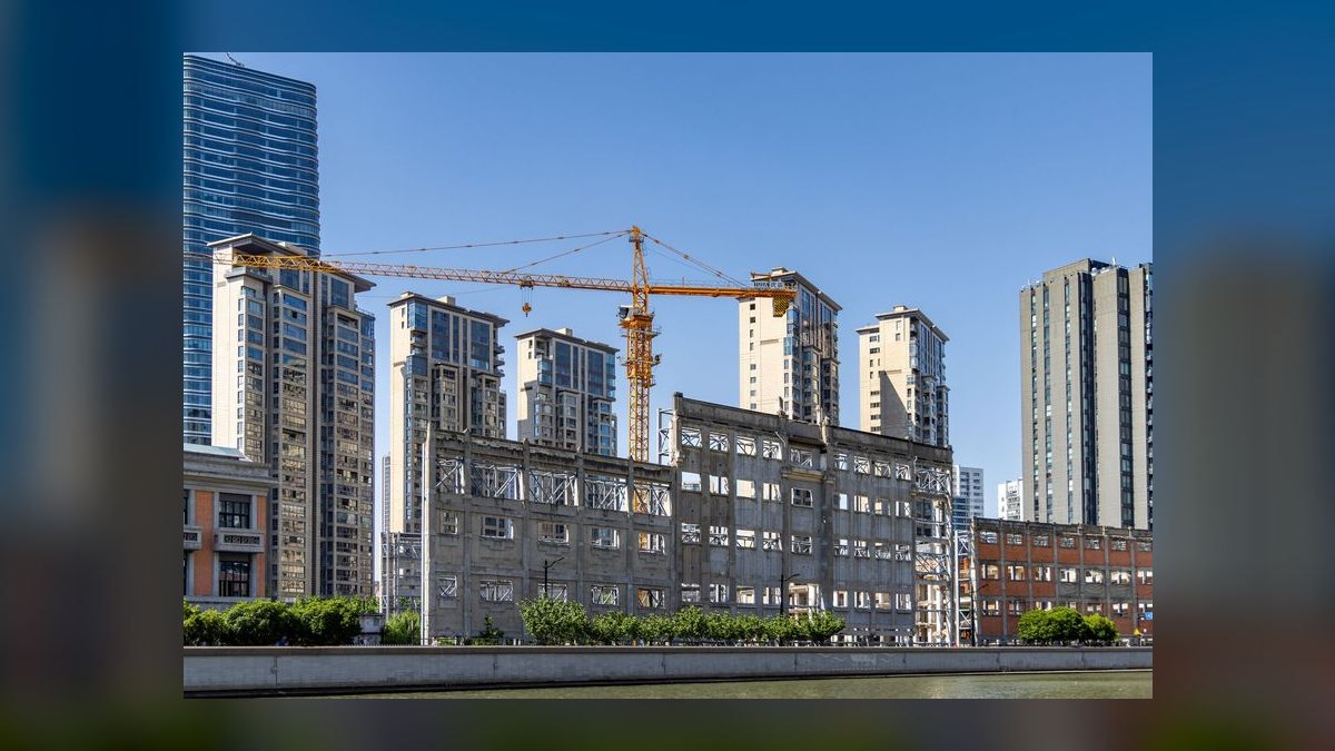 How do I structure a redevelopment deal where the tenant pays for the building skin — figure 9