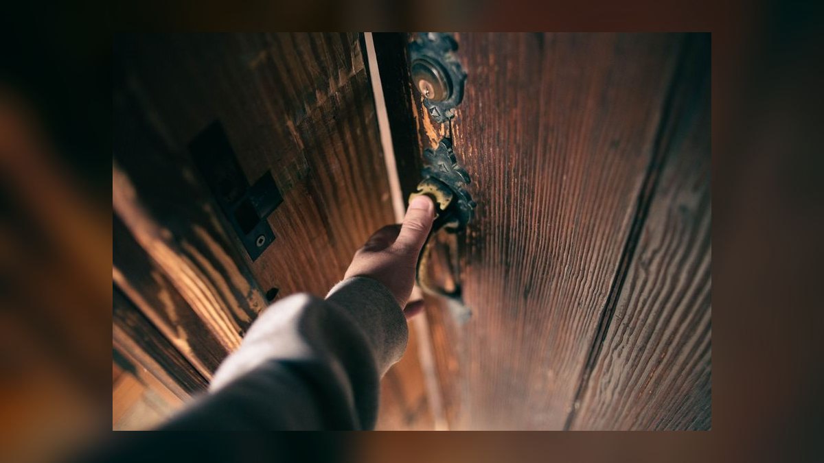 How do I handle asbestos or mold discovered midway through a landlord’s warm shell delivery — figure 7