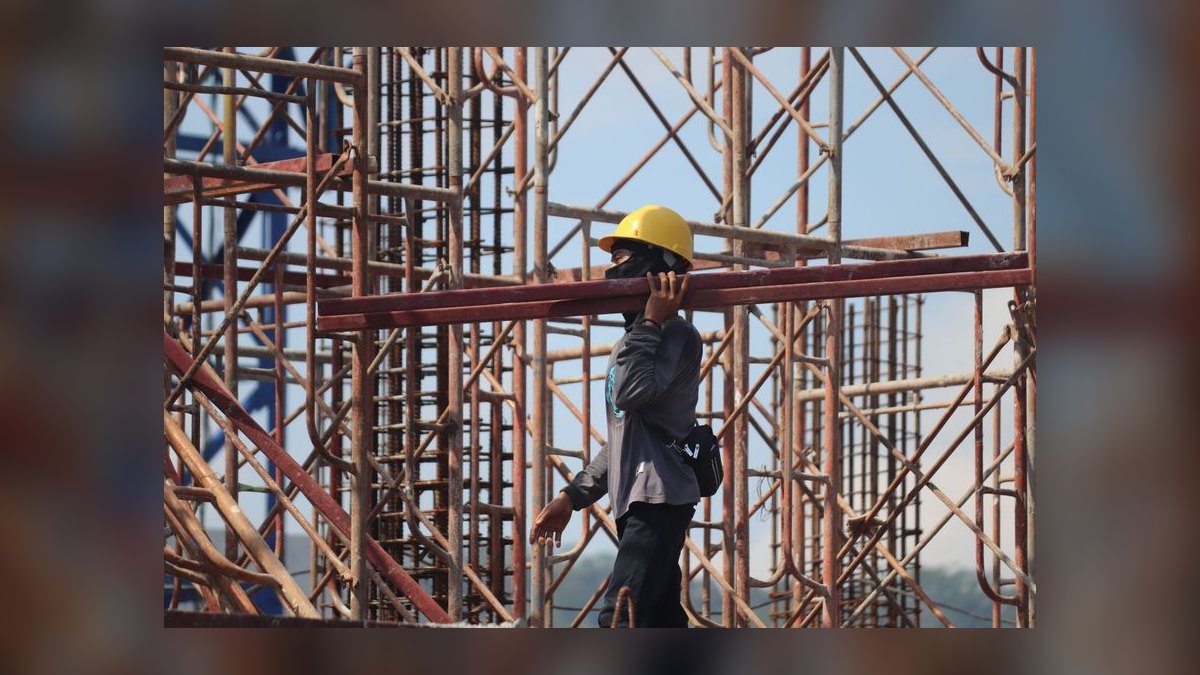What’s the going rate for buildout hard cost carry during construction in 2027 — figure 2