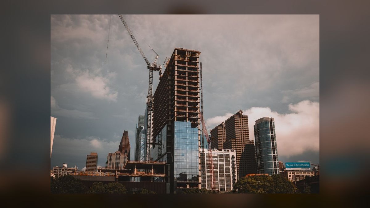 What’s the going rate for buildout hard cost carry during construction in 2027 — figure 9