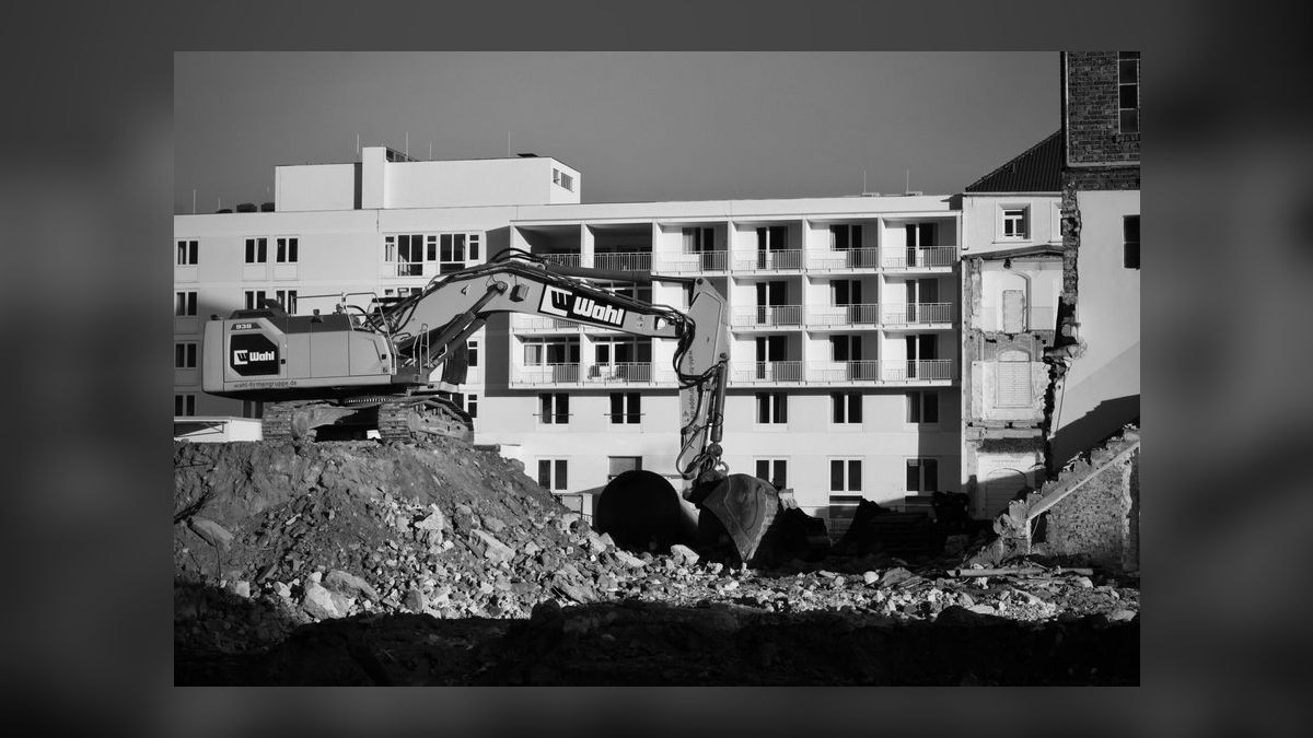 How should I structure a lease to reclaim buildout value if I'm evicted for redevelopment — figure 5