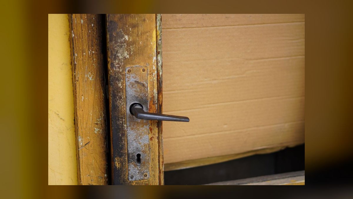 How do I handle a landlord who refuses to allow weekend or night construction — figure 8