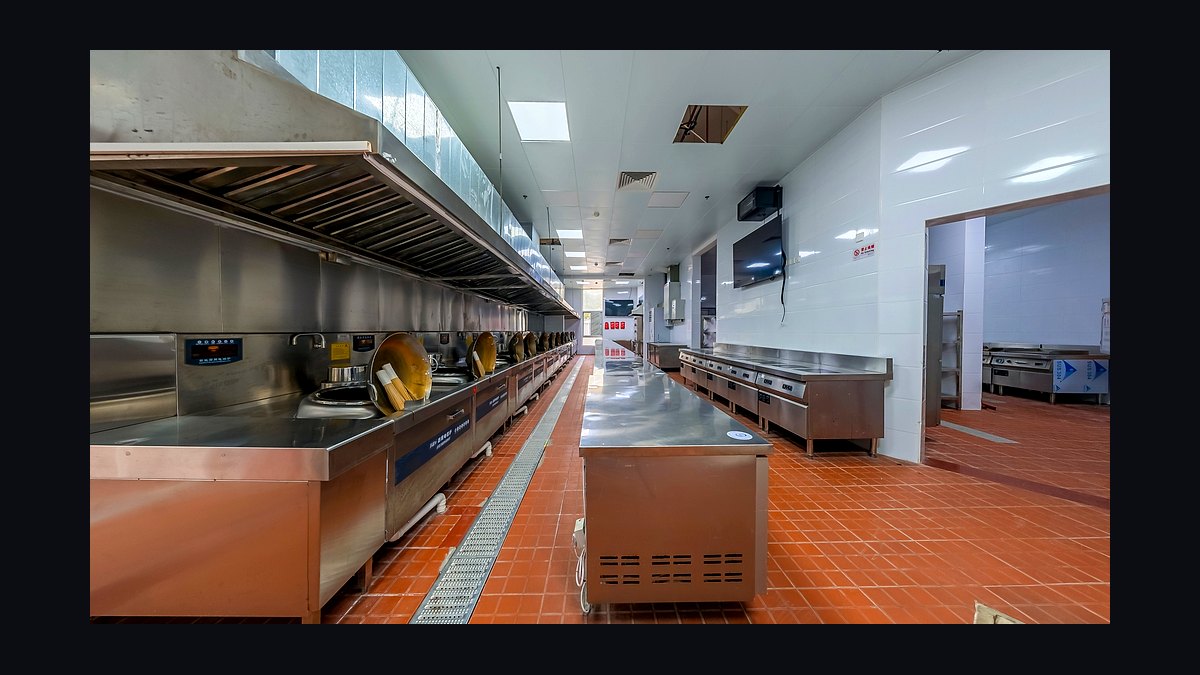 Should I negotiate a separate maintenance cap for specialty buildout features like a kitchen in 2027?