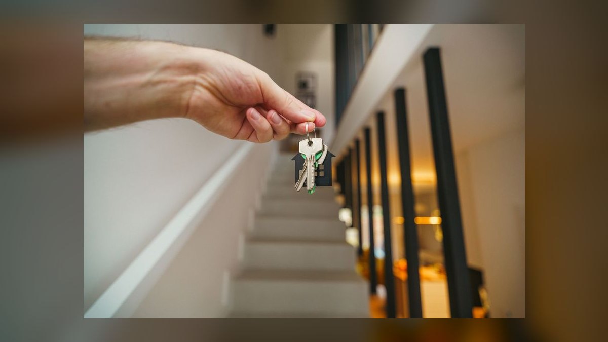 Should I take a smaller allowance and lower rent, or max allowance with higher base rent?