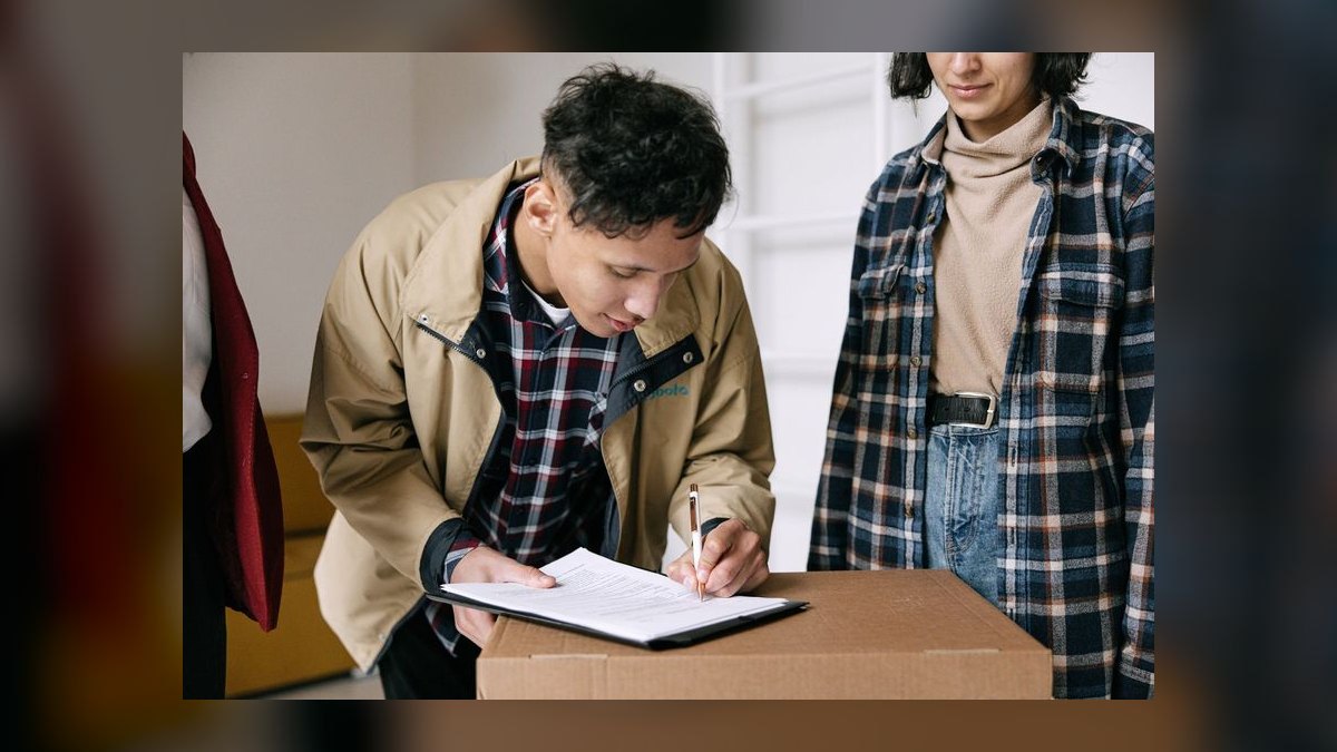 How do I negotiate a co-tenancy clause that triggers reduced rent if my buildout is delayed — figure 7