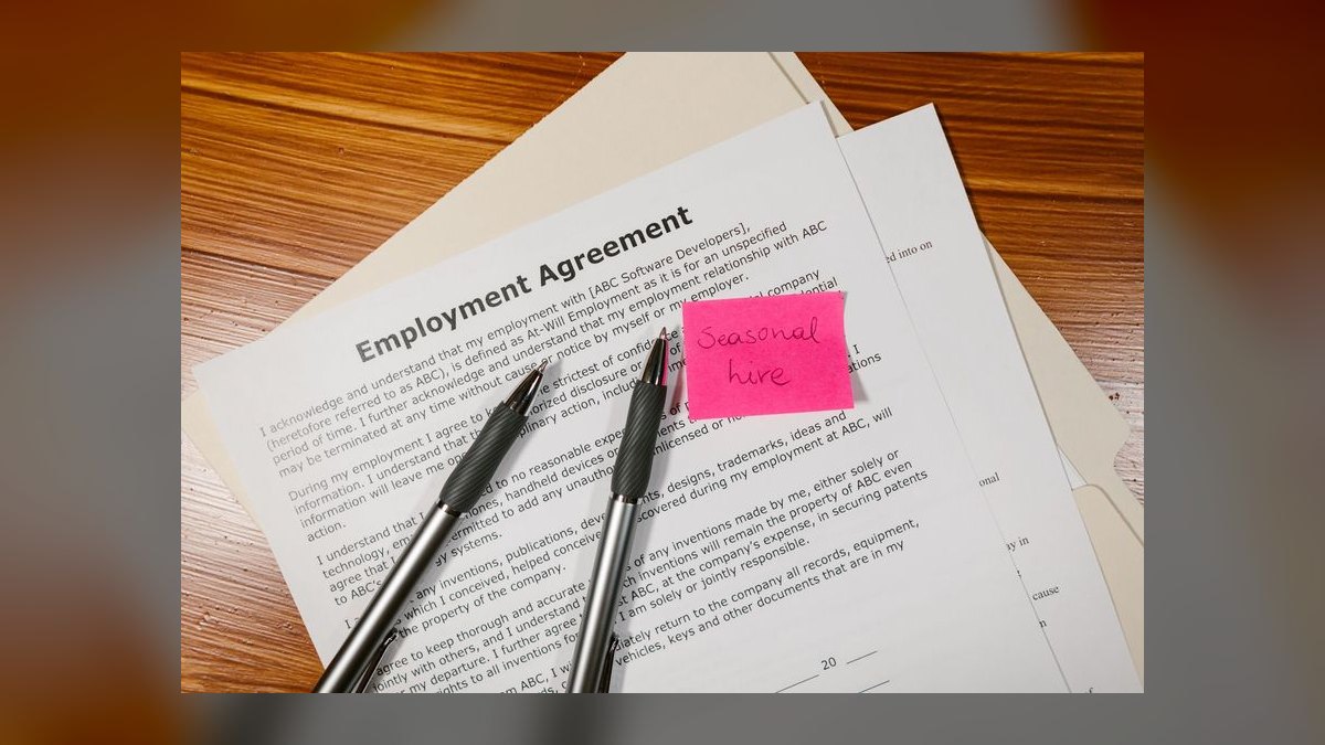 How do I negotiate a co-tenancy clause that triggers reduced rent if my buildout is delayed — figure 9