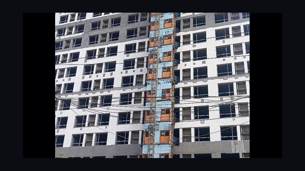 When is the best time to start my buildout relative to my lease signing in 2027?