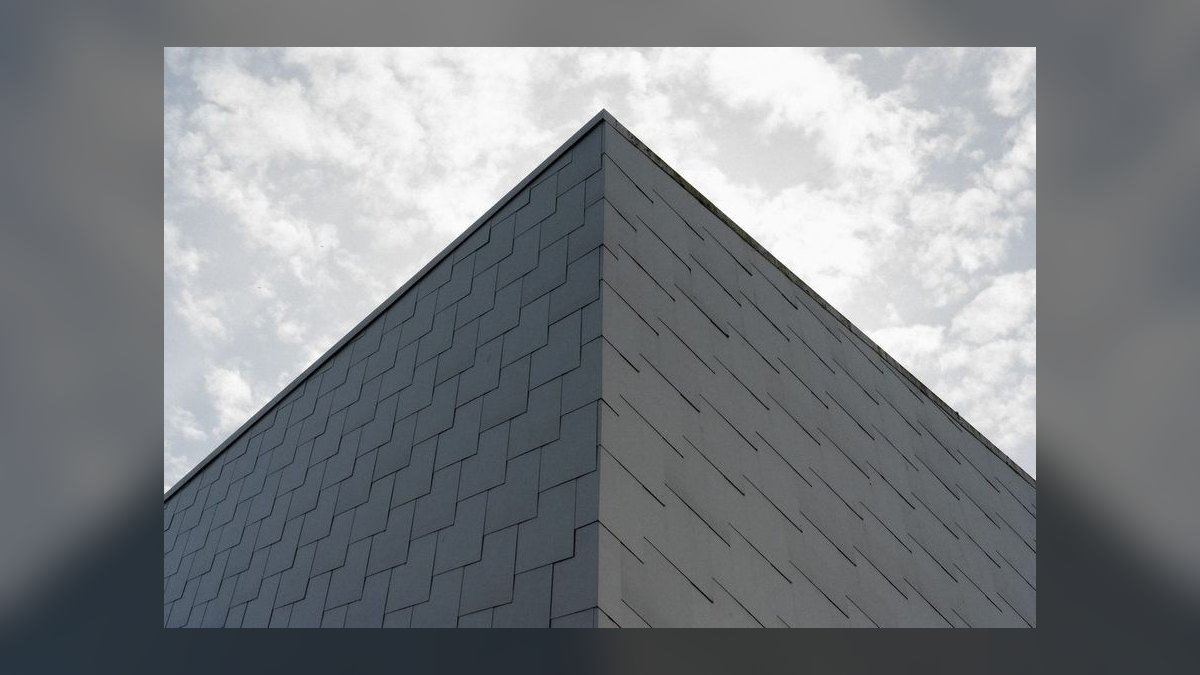 How do I create a step-by-step buildout plan when the landlord only provides a shell space in 2027 — figure 8
