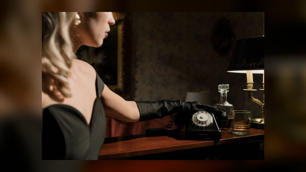 Pick Up the Phone and Sell by Alex Goldfayn — Cliff Notes Summary