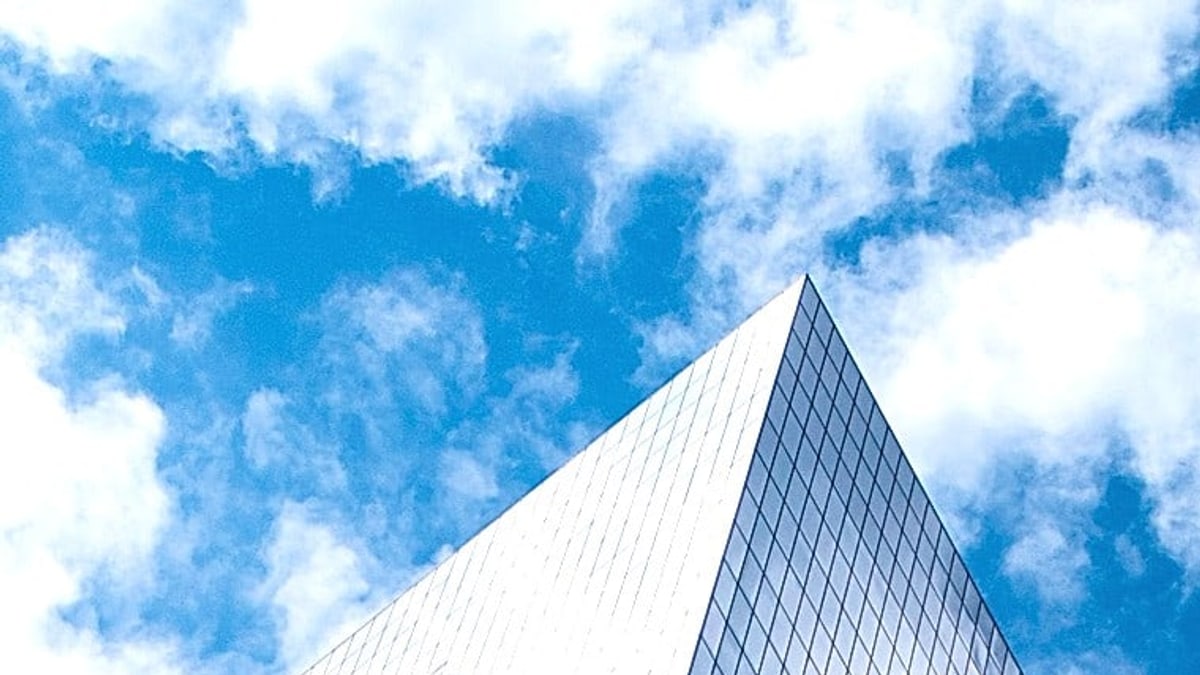 The Compound Effect by Darren Hardy — Cliff Notes Summary for Sales Professionals