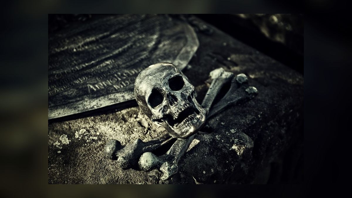 Death by Meeting by Patrick Lencioni — Cliff Notes Summary for Sales Leaders