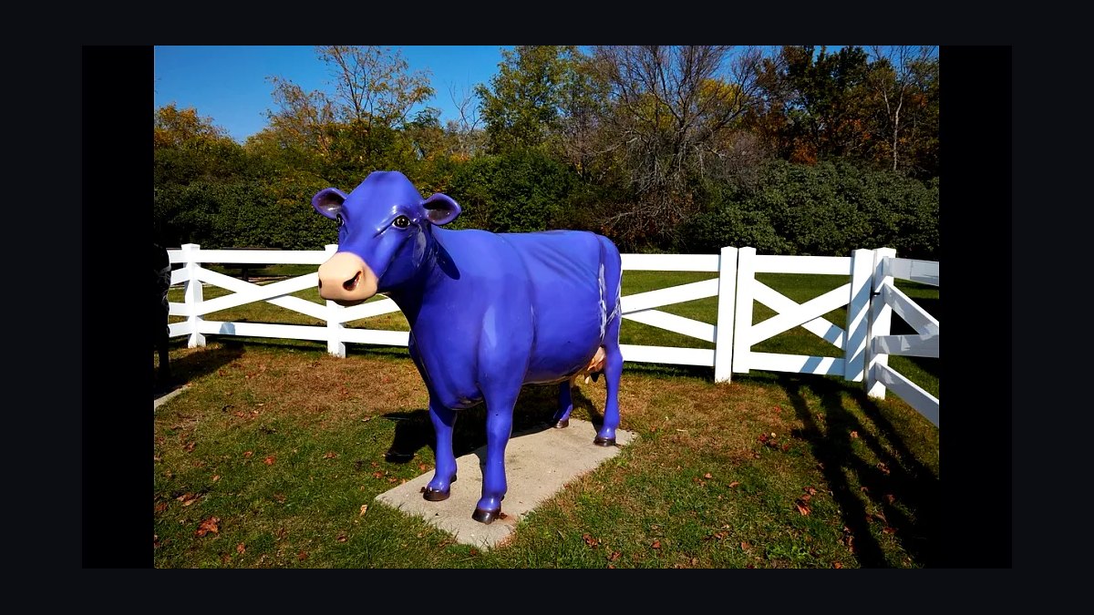 Purple Cow by Seth Godin — Cliff Notes Summary for Sellers