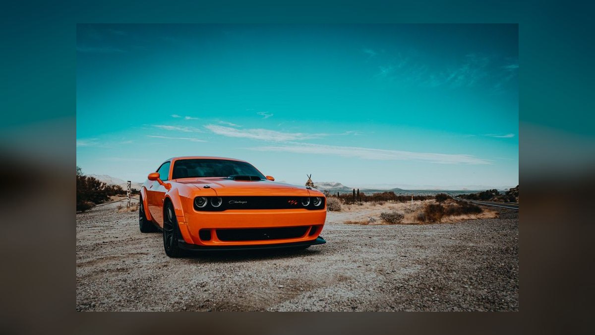 What’s the difference between *The Challenger Sale* and *SPIN Selling* for closing — figure 8