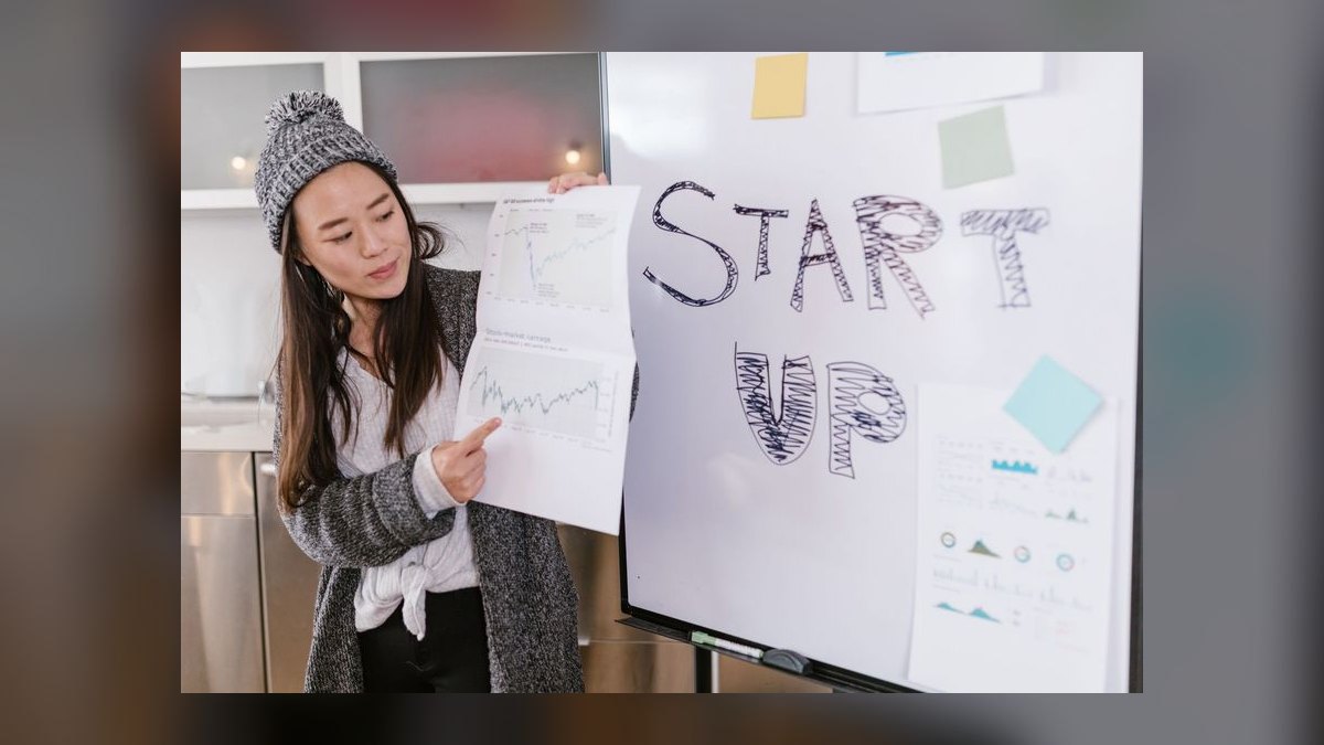 How do you use *Pitch Anything* to keep your audience engaged during a virtual demo — figure 6