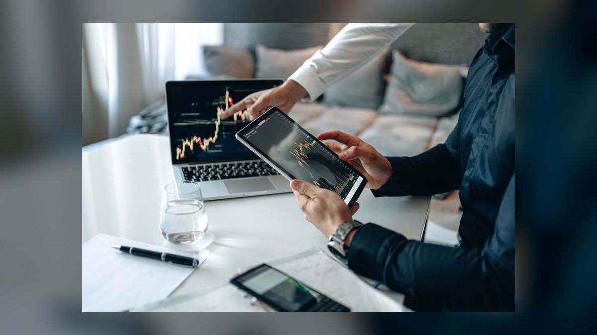 How does *SNAP Selling* help you break through the noise in a crowded market — figure 2