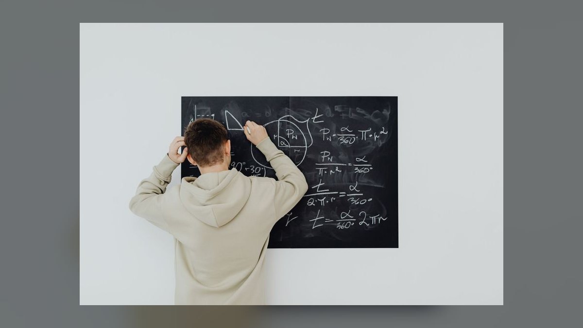 How does *The Sales Acceleration Formula* define the perfect onboarding process for new reps in 2027 — figure 7