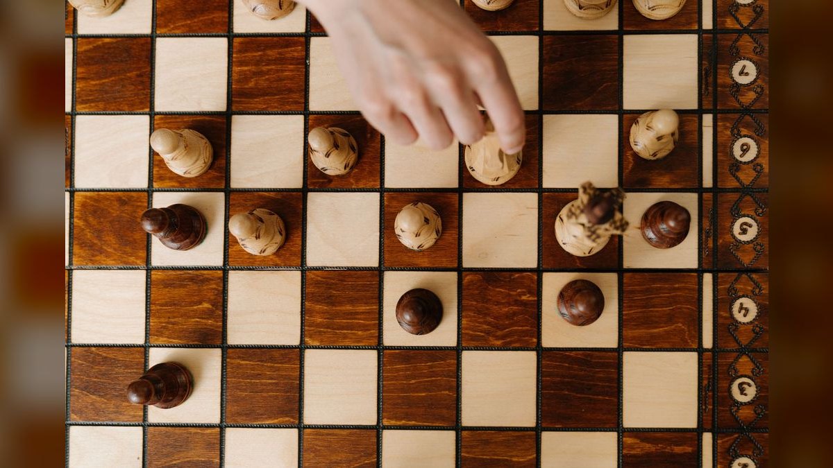 How does The Art of War by Sun Tzu translate to competitive positioning in enterprise sales in 2027?