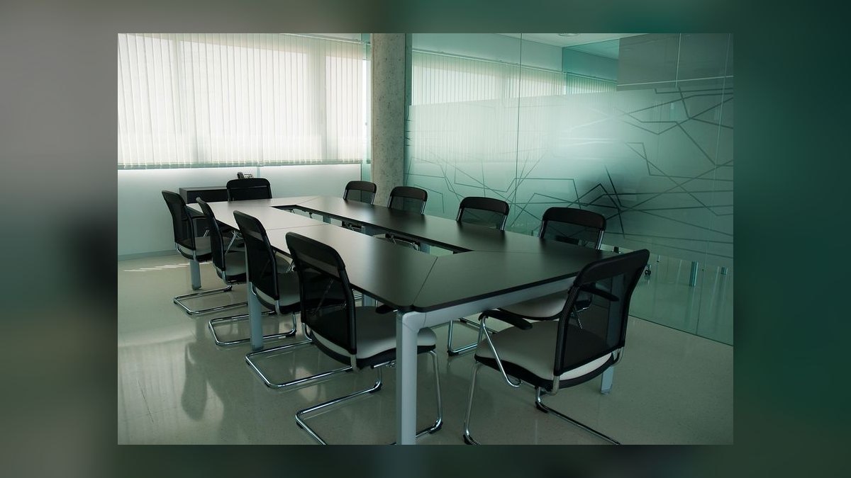 What are the concrete steps in Sandler Rule #7 for handling a prospect's budget objection in 2027 — figure 10
