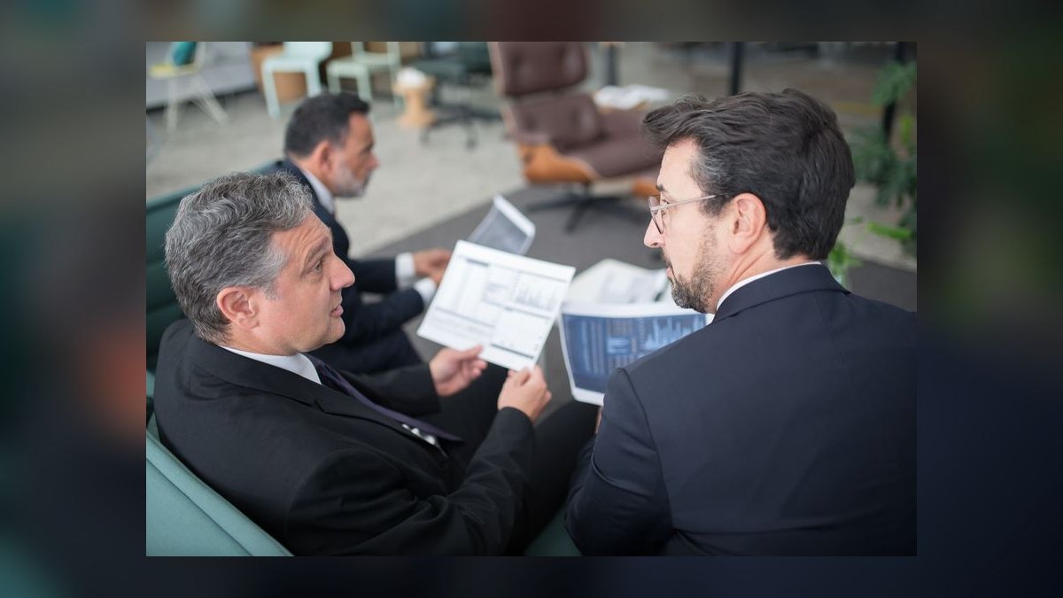 The 22 Immutable Laws of Marketing by Al Ries and Jack Trout — Top 10 Key Takeaways for Sales Leaders in 2027 — figure 8