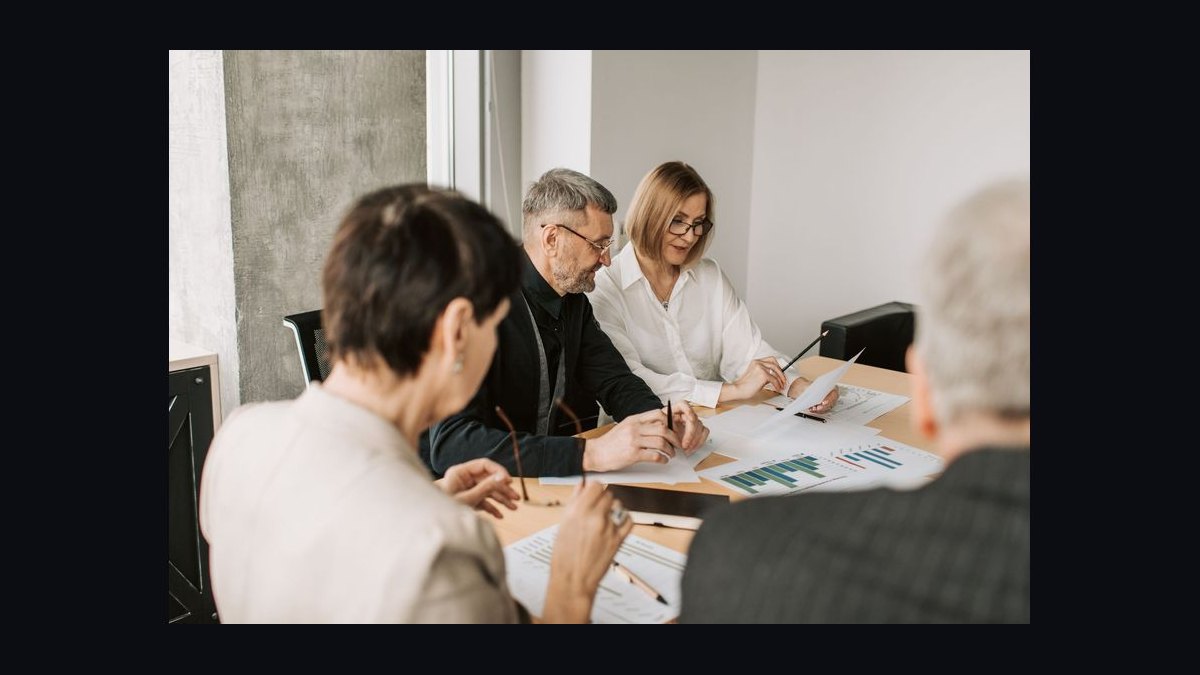 Farm Don’t Hunt by Guy Nirpaz — Top 10 Key Takeaways for Sales Leaders in 2027 — figure 3