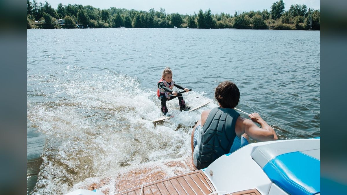 Top 10 Wakeboard Boats 2027 — figure 1
