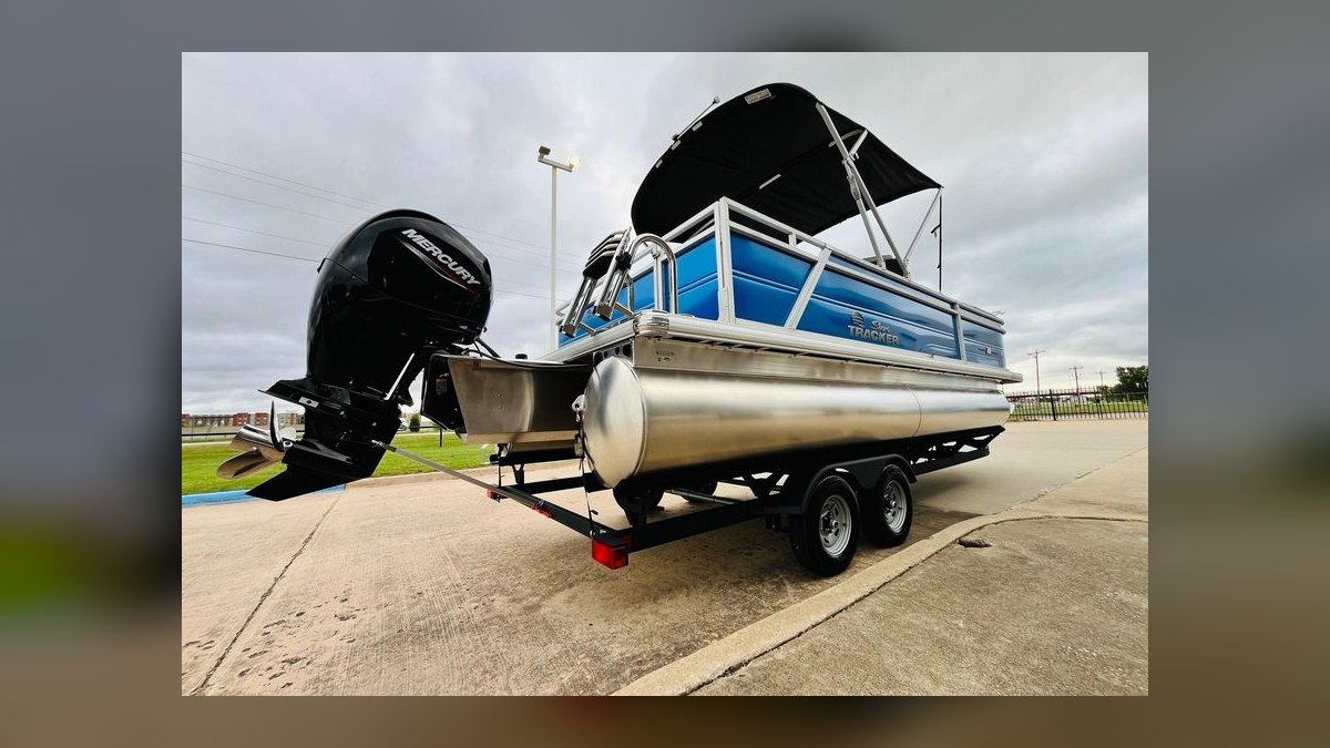 Top 10 Pontoon Boats 2026 — figure 10