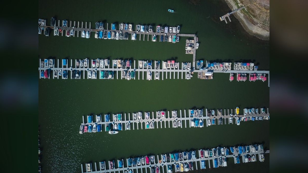 Top 10 Pontoon Boats 2026 — figure 5