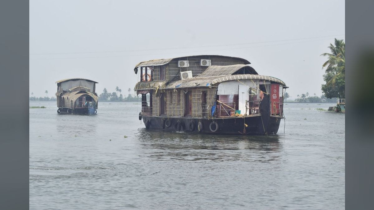 Top 10 Houseboats 2027 — figure 1