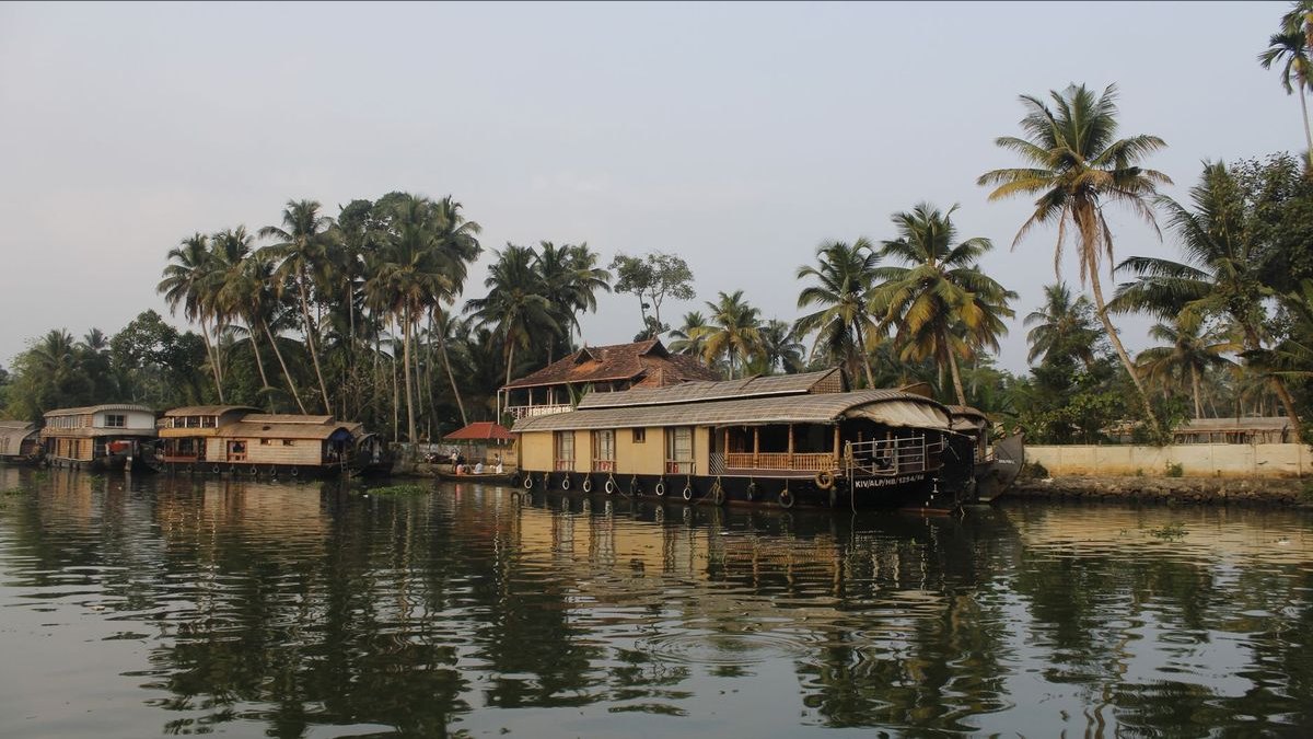 Top 10 Houseboats 2027 — figure 3