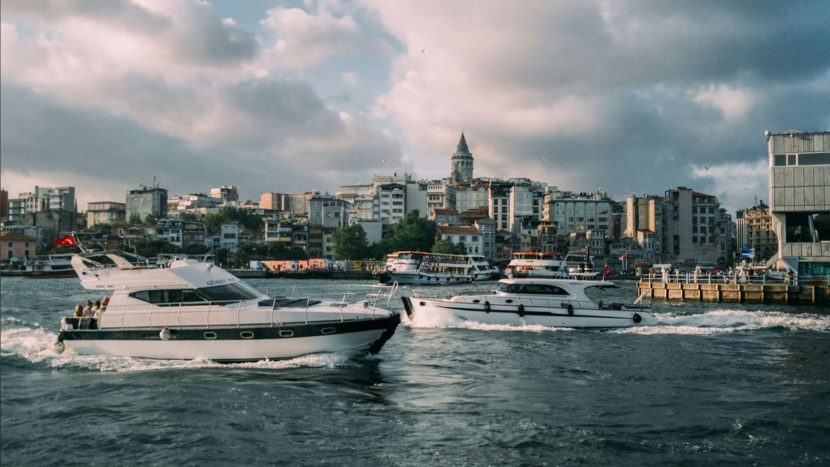 Top 10 Motor Yachts Over 50 Feet 2027 — figure 2