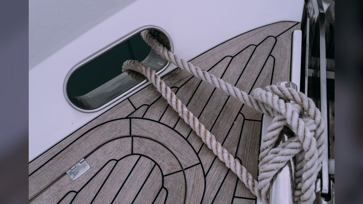 Top 10 Best Deck Boat Brands 2027 — figure 1