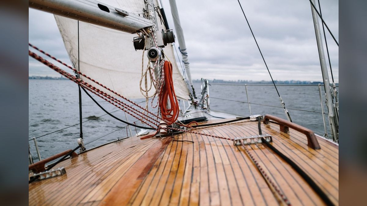 Top 10 Best Deck Boat Brands 2027 — figure 3
