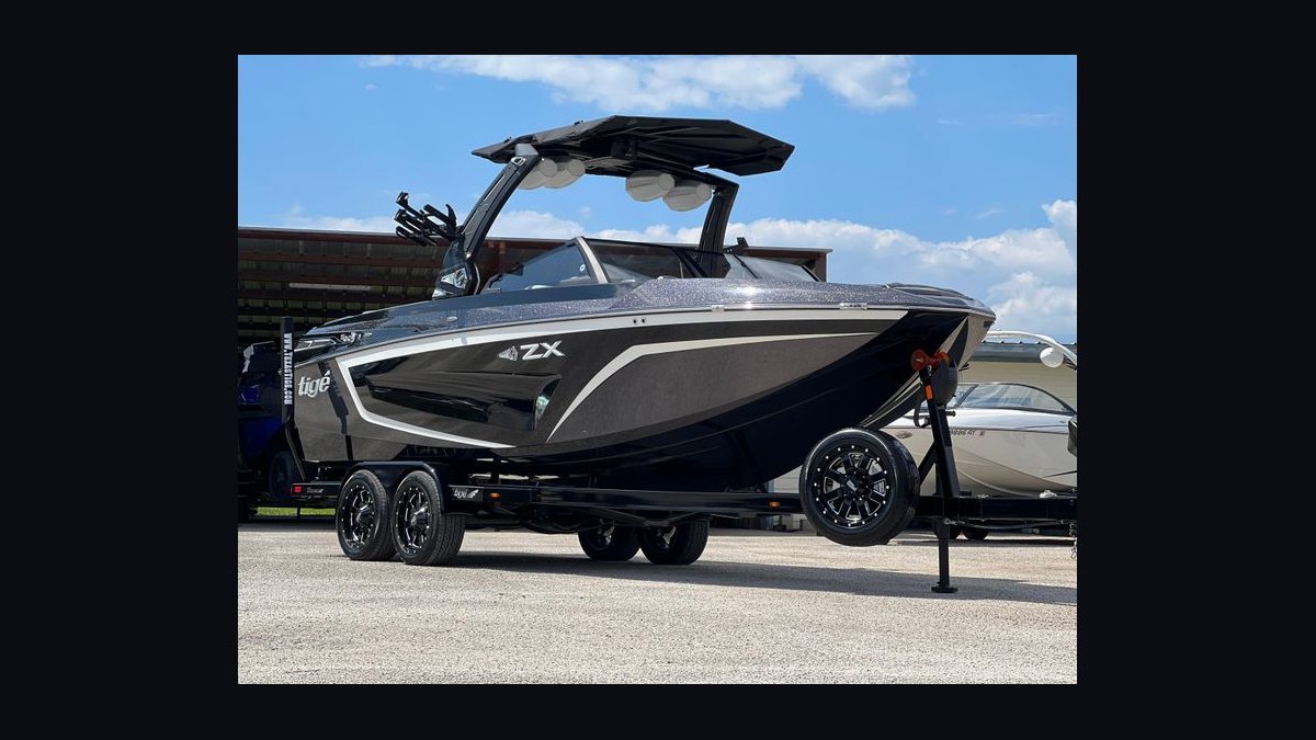 Top 10 Boats for Wakeboarding 2027 — figure 8