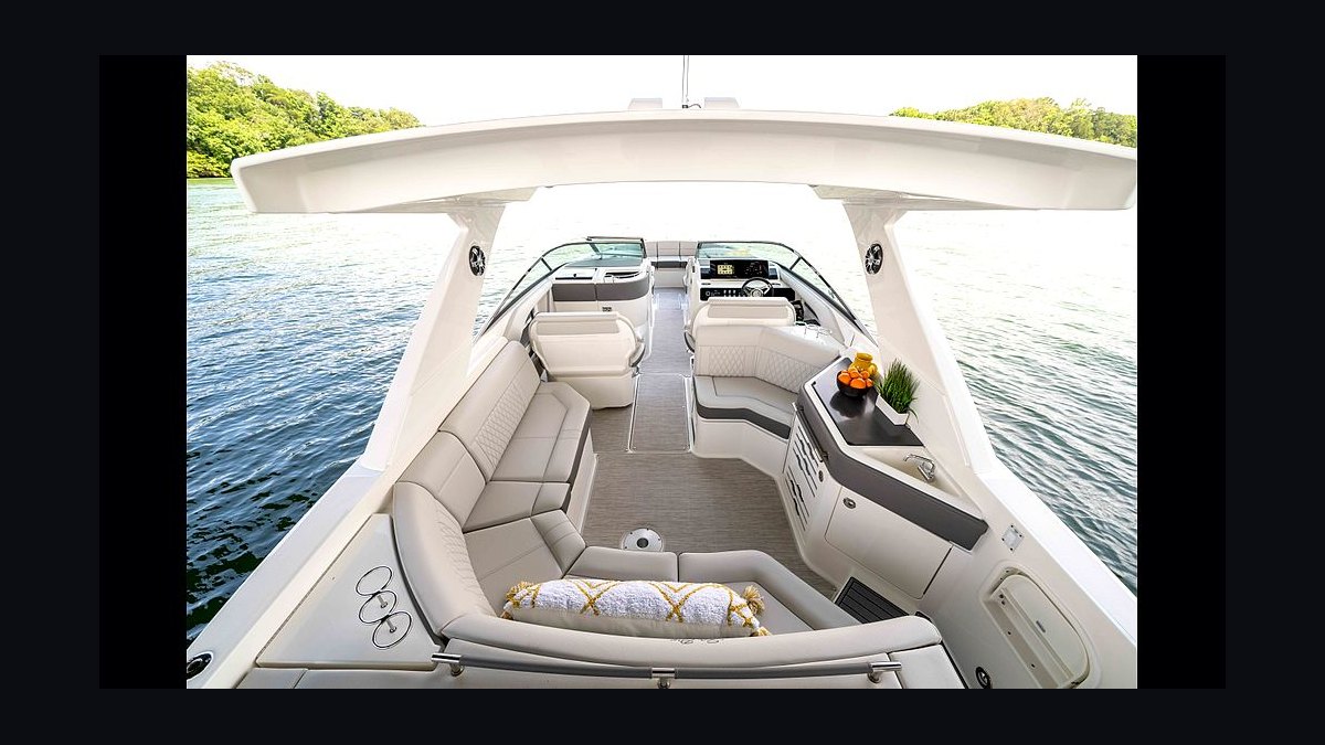 Top 10 Boats for Big Families 2027