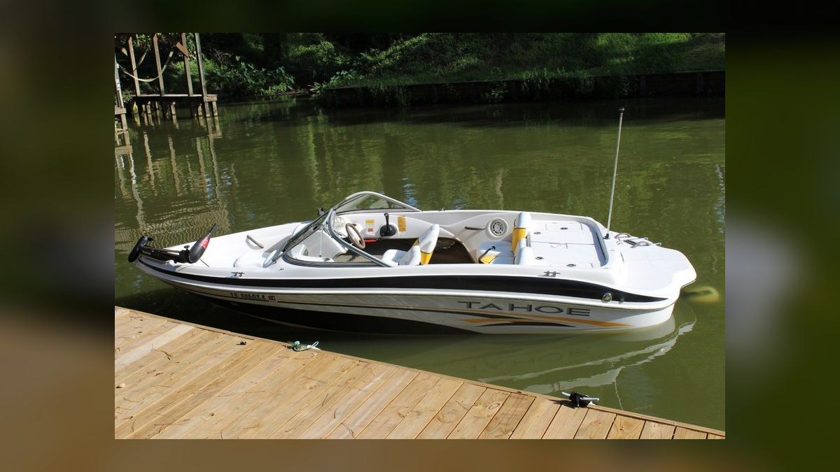 Best Used Bowrider Boats Under $10,000 in 2027 (Ranked) — figure 9