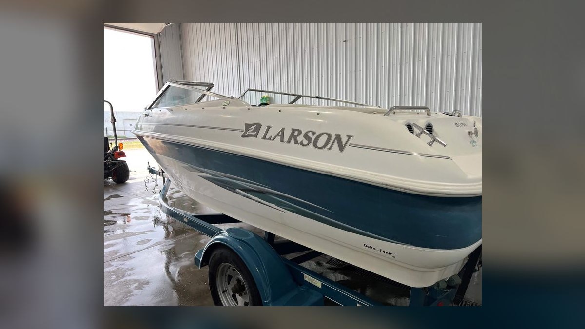 Best Used Deck Boats Under $10,000 in 2027 (Ranked) — figure 10